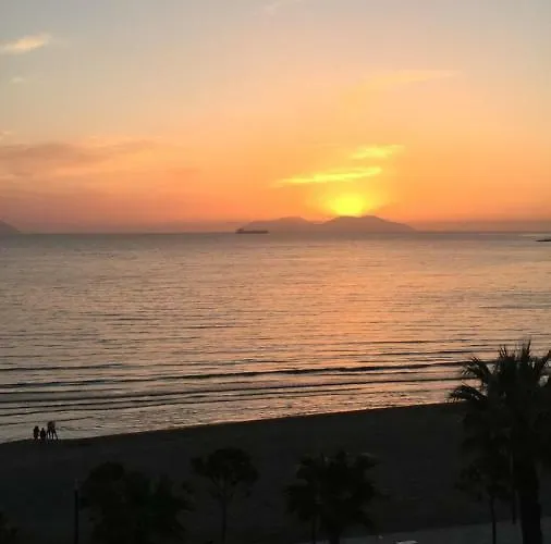 Your By The Sea דירה *